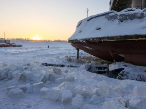 Работа не для слабаков: как вымораживают и ремонтируют речные суда в Якутии