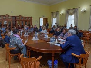 Сказка — ложь, да в ней намек. В Якутске прошла презентация книги «Сказки Русского Устья»