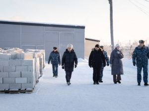 В Якутии с производственным потенциалом исправительной колонии № 6 ознакомились Министр предпринимательства, торговли и туризма Тимур Ханды и начальник Минюста Алексей Носов