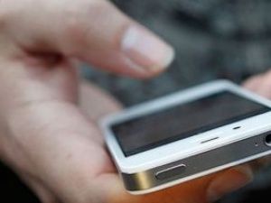 В Чульмане собутыльник похитил у девушки телефон