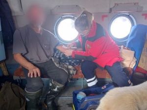 В Якутии спасатели эвакуировали 66-летнего мужчину, который не смог самостоятельно вернуться из зимовья
