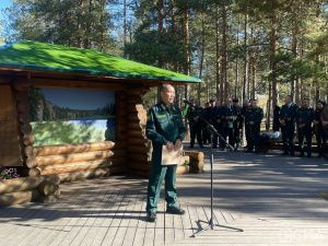 В Якутске возложили цветы к памятникам основателям лесного хозяйства