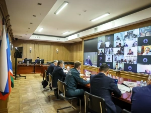 Дмитрий Садовников проверил готовность и безопасность избирательных участков