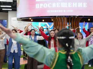 Педагоги из Якутии провели мастер-классы на площадке ВДНХ в Москве