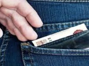 В Якутске подросток украл 36 тысяч рублей у пьяного мужчины