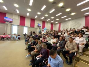 В Якутске состоялась торжественная выписка родившихся в день города младенцев