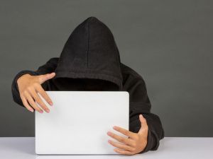 В Хангаласском районе произошла кража ноутбука стоимостью 120 тысяч рублей