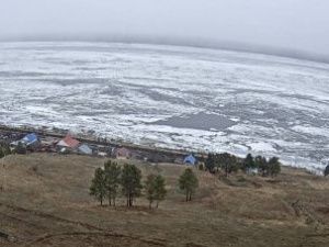 Ледоход на Лене проходит двумя участками: в Иркутской области и Олекминском районе