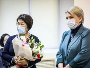 Ольга Балабкина представила коллективу Минздрава Якутии и.о. министра Лену Афанасьеву