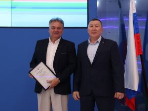 В Якутске наградили волонтёров-предпринимателей, помогающих бойцам СВО