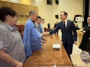 Айсен Николаев посетил раненых якутян в госпитале имени Вишневского