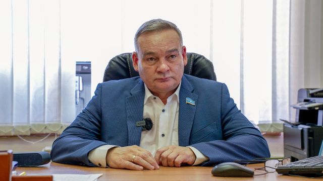 «Назовите номер статьи!»: в якутском парламенте соавтор законопроекта заблудился в пяти страницах текста