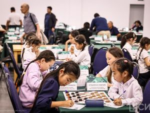 Девять чемпионов мира участвуют на турнире по шашкам в Якутске