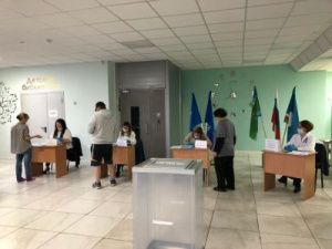 В Якутии на очных избирательных участках проголосовали первые избиратели