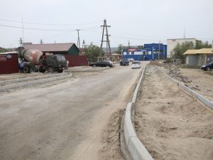 Министр транспорта Александр Тарасов проверил ход ремонта дорог в Якутске