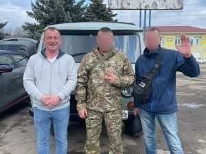 Сотрудники «Железных дорог Якутии» и Ассоциации строителей АЯМ передали бойцам СВО автомобиль