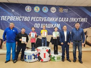 Более 170 молодых спортсменов приняли участие в первенстве Якутии по стоклеточным шашкам