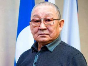 Глава Якутии поздравил олимпийского призёра Александра Иванова с юбилеем