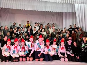 ТЮЗ открыл Год педагога и наставника спектаклем «Дивная пора» («Дьикти саас»), поставленным по школьной программе