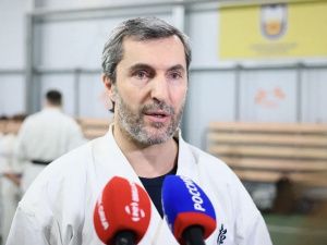 Трехкратный чемпион мира по каратэ-киокусинкай дал мастер-класс школьникам города Якутска