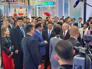 Айсен Николаев презентовал Владимиру Путину и Хань Чжэну стенд Якутии на выставке в Харбине