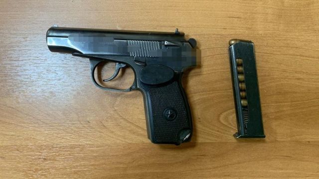 Установлен владелец боевого пистолета, с которым вчера в прямом эфире играла стримерша Анастасия П.