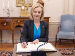 Премьер-министр Великобритании Лиз Трасс уходит в отставку