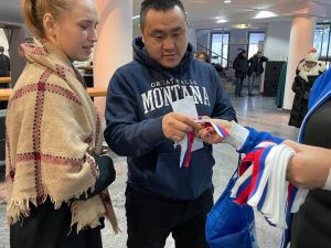 В Якутии Волонтёры Победы провели акцию «Триколор» в честь Дня народного единства