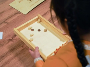 В SMART-библиотеке Якутска открыли стенд выдающегося писателя Николая Неустроева