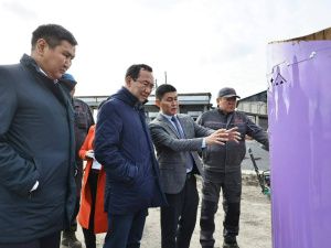 В Среднеколымске благоустраивают набережную к 80-летию Великой Победы