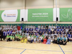 Космонавт Олег Артемьев познакомился с якутскими национальными видами спорта