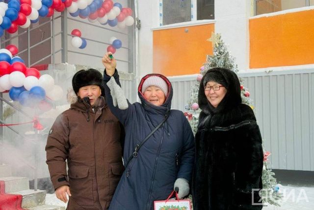 Последние обманутые дольщики Якутии получили ключи от новых квартир