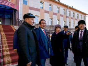 Айсен Николаев посетил социально значимые учреждения Верхневилюйского улуса
