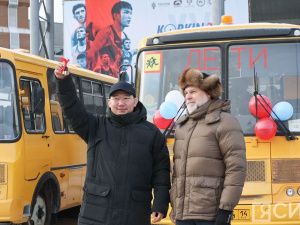 Спортивным учреждениям Якутии вручили микроавтобусы и автобусы