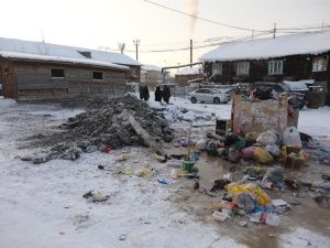 Владимир Федоров проверил санитарное состояние 17 квартала в Якутске