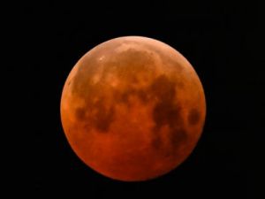 Кровавая Луна взойдет над Якутией: когда смотреть единственное затмение 2026 года