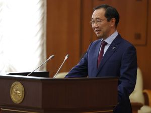 Айсен Николаев наградил представителей строительной отрасли Якутии