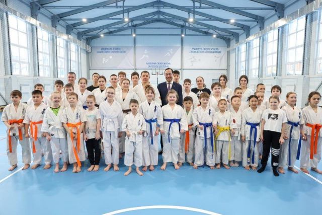 Глава Якутии посетил школу киокусинкай в гимназии Алдана