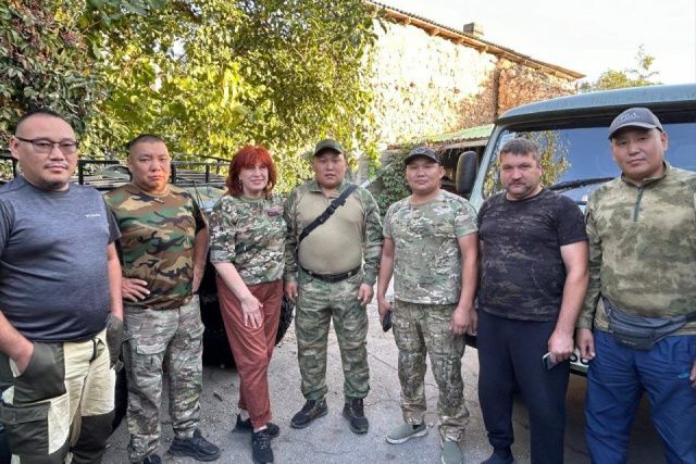 Герой России Родимир Максимов встретился с сотрудниками опорного пункта Якутии в ЛНР