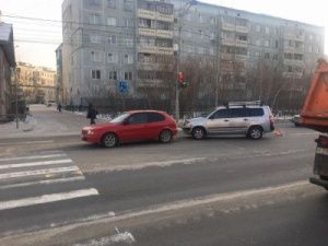 В Якутске при столкновении двух иномарок пострадал ребенок