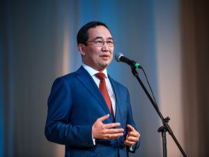 Айсен Николаев поздравил коммунальщиков Якутии с профессиональным праздником