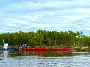 Группа «ВИС» запустила паромную переправу для ресурсного обеспечения строительства Ленского моста