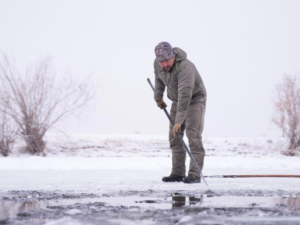 В Якутске прошел субботник по заготовке льда для семей участников СВО и пожилых