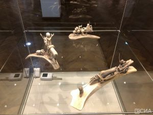 Национальный художественный музей презентовал выставку художника-костореза Михаила Слепцова