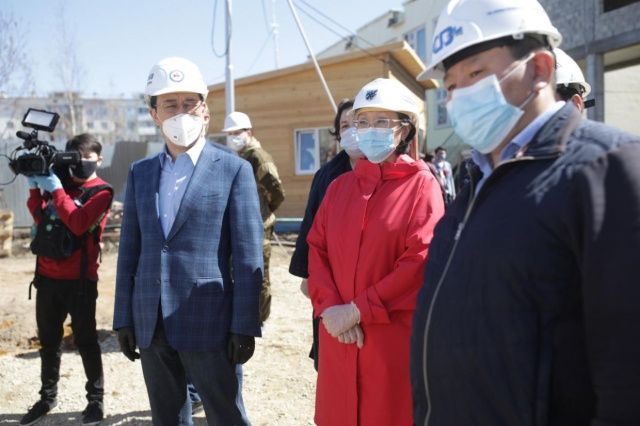 Айсен Николаев проверил ход строительства пристроя школы № 31 г. Якутска