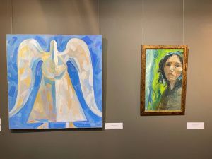 Вдохновляют скалы: в Якутске открылась выставка художника Ирины Мекумяновой