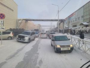 В Якутске начнут эвакуировать мешающие проезду машины!