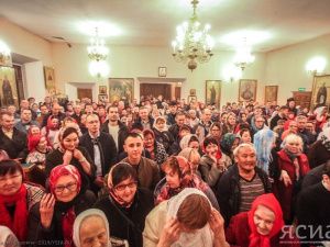 Пасхальная ночь в главном храме Якутии 