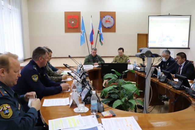 Министр МЧС РФ Евгений Зиничев провёл в Ленске совещание по вопросу готовности Якутии к паводку