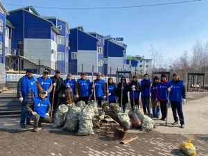 Жители Якутска вышли на традиционный общегородской субботник